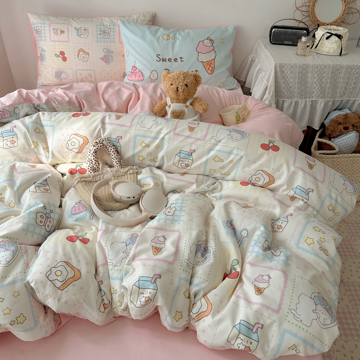 91家纺网 家纺一手货源 找家纺 桃心家居 2026新款A类亲肤舒适软糯云柔水洗棉数码印花混搭少女卡通奶乎乎系列四件套 云柔水洗棉-混搭甜品屋