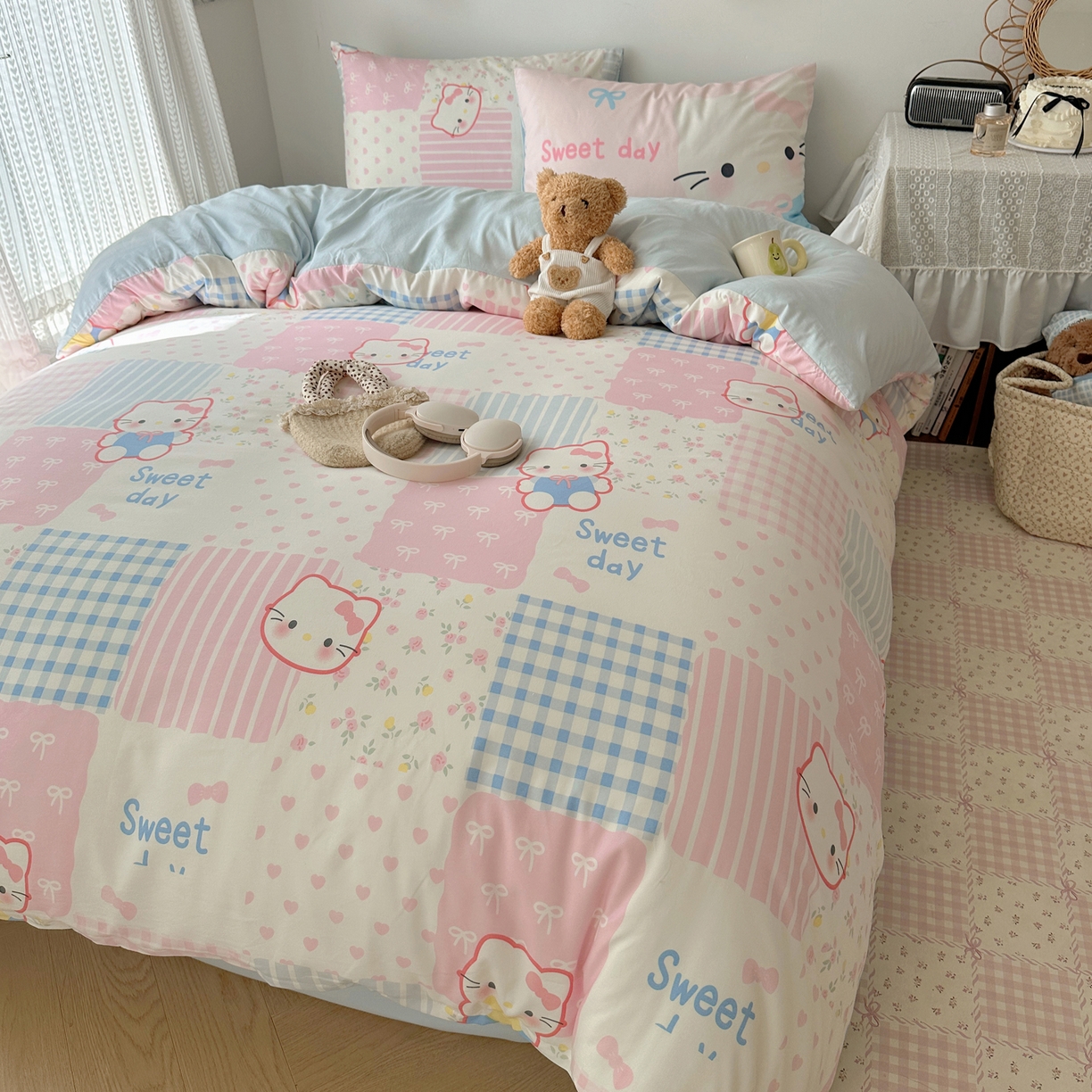 91家纺网 家纺一手货源 找家纺 桃心家居 2026新款A类亲肤舒适软糯云柔水洗棉数码印花混搭少女卡通奶乎乎系列四件套 云柔水洗棉-甜甜布偶猫