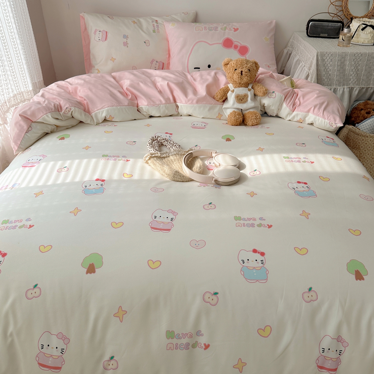 91家纺网 家纺一手货源 找家纺 桃心家居 2026新款A类亲肤舒适软糯云柔水洗棉数码印花混搭少女卡通奶乎乎系列四件套 云柔水洗棉-奶咖心愿猫