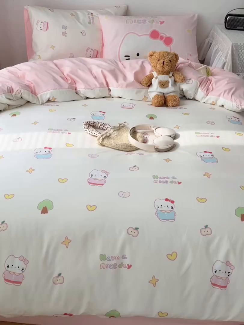 91家纺网 家纺一手货源 找家纺 桃心家居 2026新款A类亲肤舒适软糯云柔水洗棉数码印花混搭少女卡通奶乎乎系列四件套 云柔水洗棉-奶咖心愿猫
