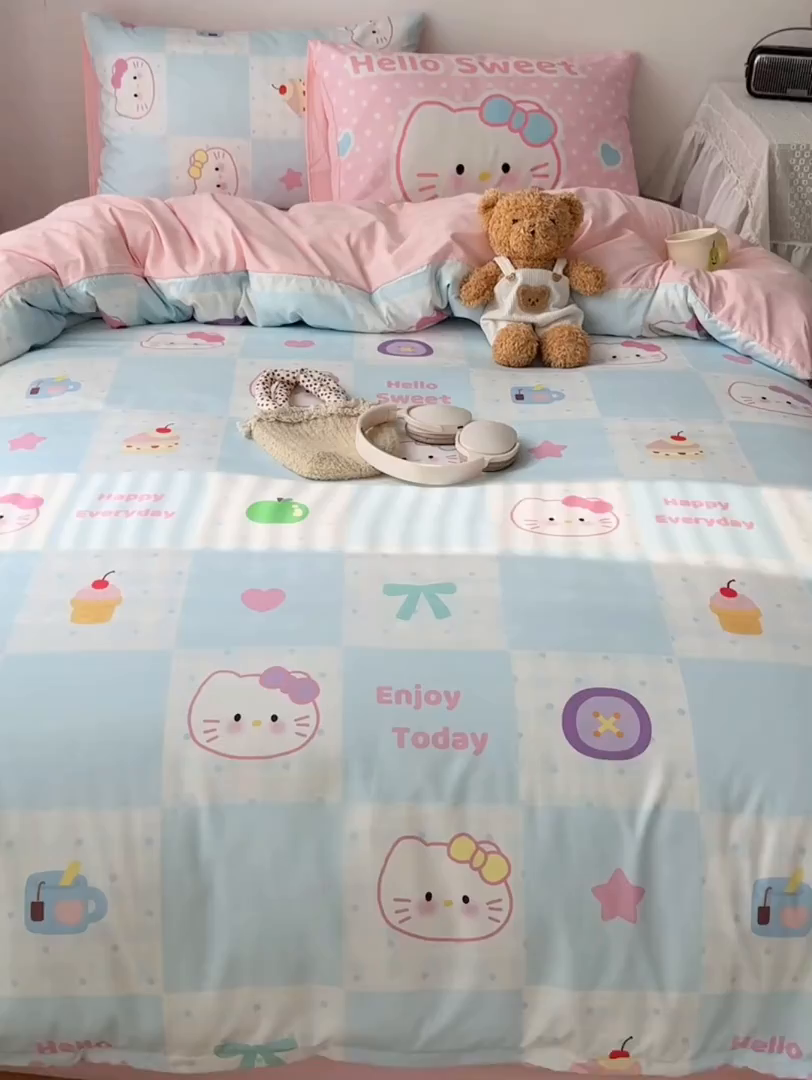 91家纺网 家纺一手货源 找家纺 桃心家居 2026新款A类亲肤舒适软糯云柔水洗棉数码印花混搭少女卡通奶乎乎系列四件套 云柔水洗棉-甜心蓝格猫