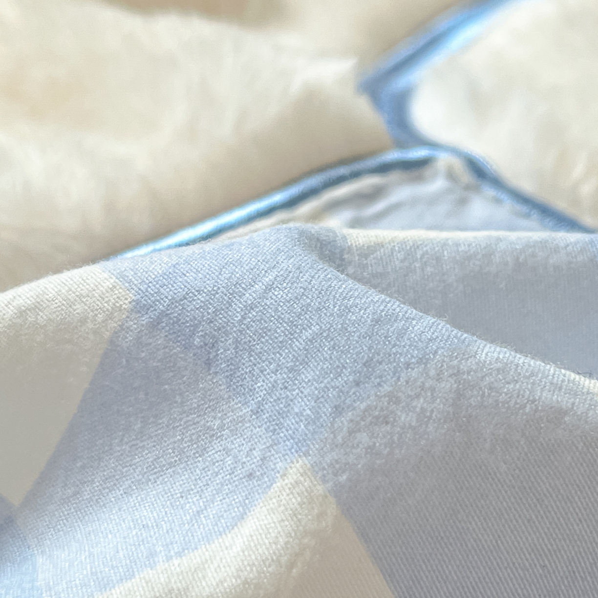 91家纺网 家纺一手货源 找家纺 桃心家居 2026新款A类三丽鸥正版授权云柔水洗棉兔毛贴布绣刺绣软糯系列四件套 云柔水洗棉-贴布绣蓝格KT