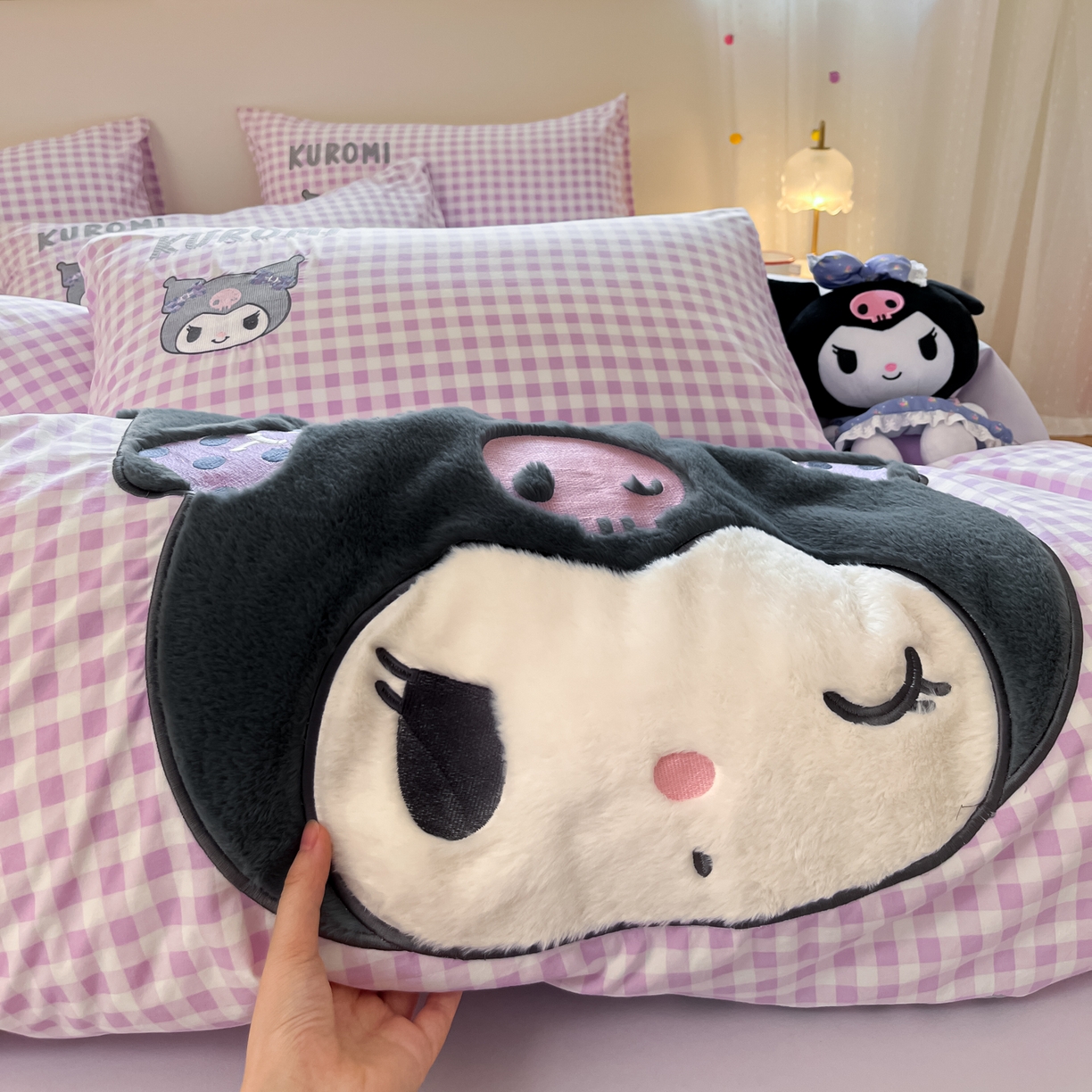 91家纺网 家纺一手货源 找家纺 桃心家居 2026新款A类三丽鸥正版授权云柔水洗棉兔毛贴布绣刺绣软糯系列四件套 云柔水洗棉-贴布绣紫格库洛米