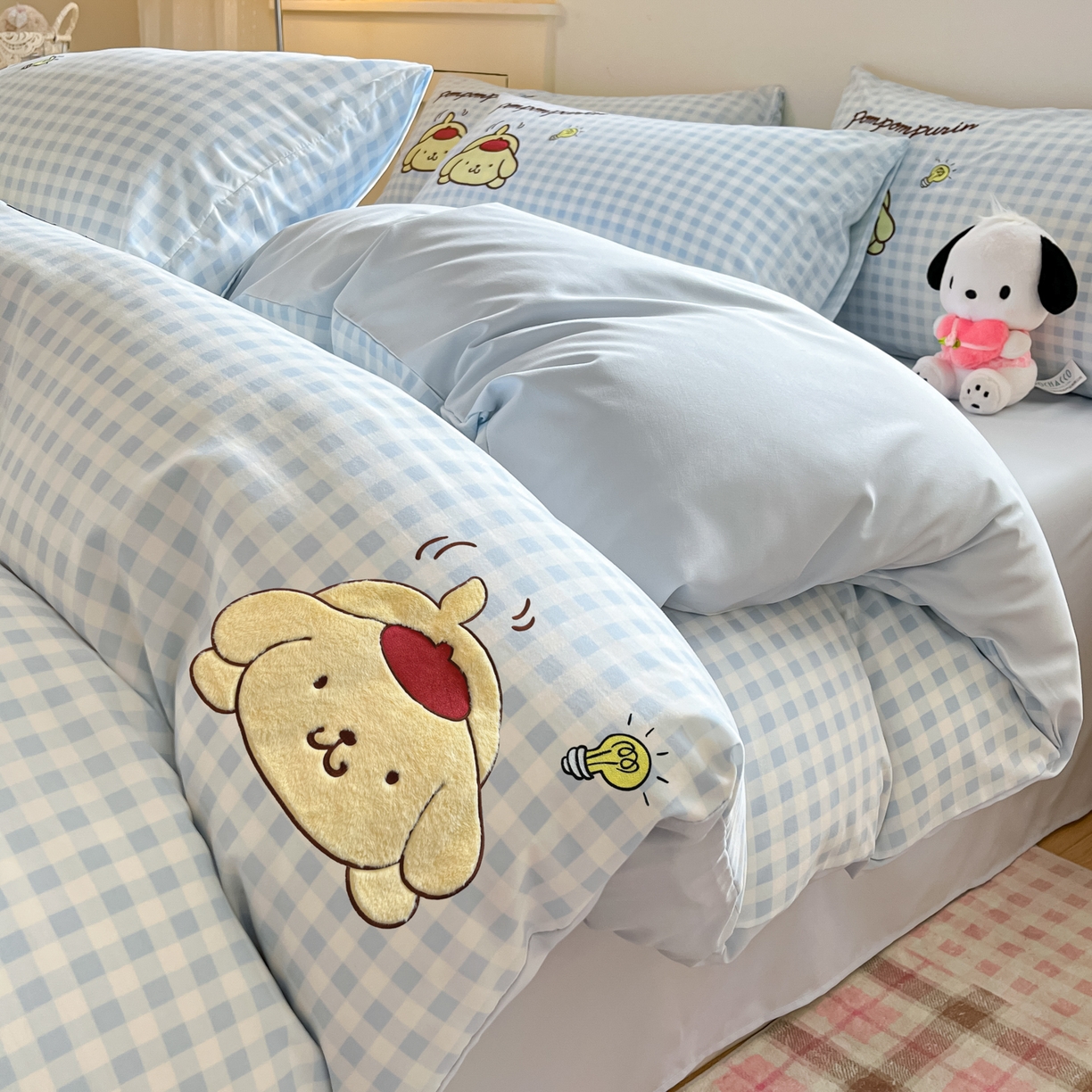 91家纺网 家纺一手货源 找家纺 桃心家居 2026新款A类三丽鸥正版授权云柔水洗棉兔毛贴布绣刺绣软糯系列四件套 云柔水洗棉-贴布绣蓝格布丁狗