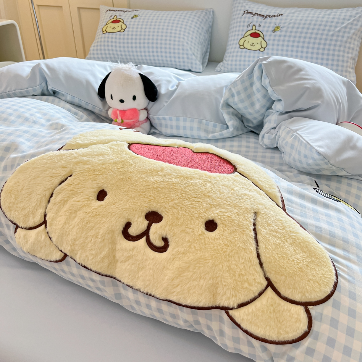 91家纺网 家纺一手货源 找家纺 桃心家居 2026新款A类三丽鸥正版授权云柔水洗棉兔毛贴布绣刺绣软糯系列四件套 云柔水洗棉-贴布绣蓝格布丁狗