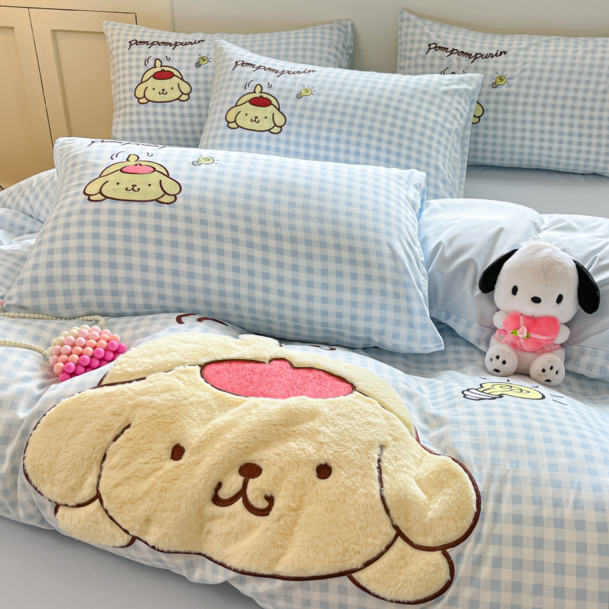 91家纺网 家纺一手货源 找家纺 桃心家居 2026新款A类三丽鸥正版授权云柔水洗棉兔毛贴布绣刺绣软糯系列四件套 云柔水洗棉-贴布绣蓝格布丁狗