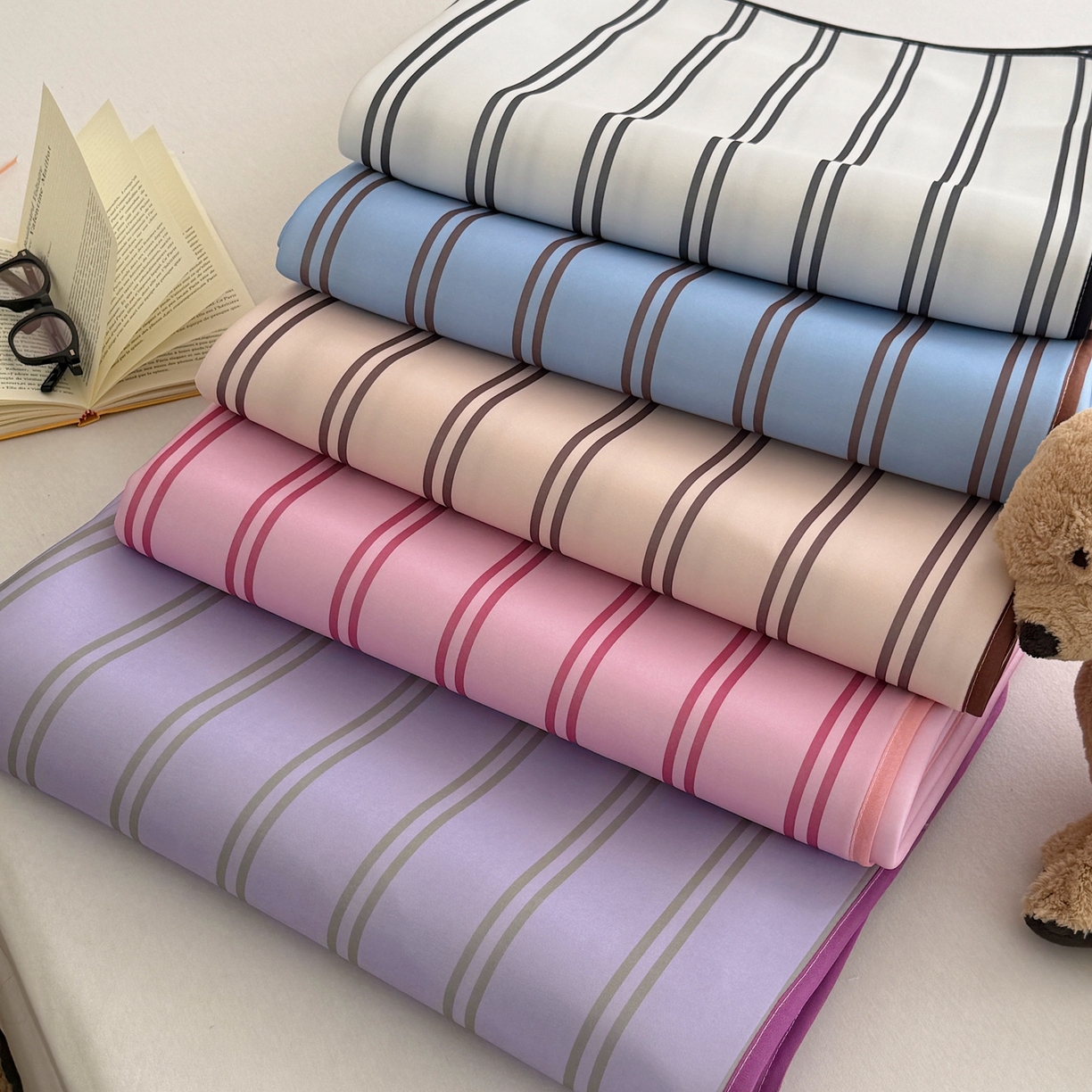 91家纺网 家纺一手货源 找家纺 （总）美乐迪家纺 2026春夏新款水光冰丝凉席席子-条纹系列