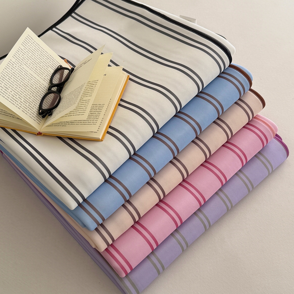 91家纺网 家纺一手货源 找家纺 （总）美乐迪家纺 2026春夏新款水光冰丝凉席席子-条纹系列