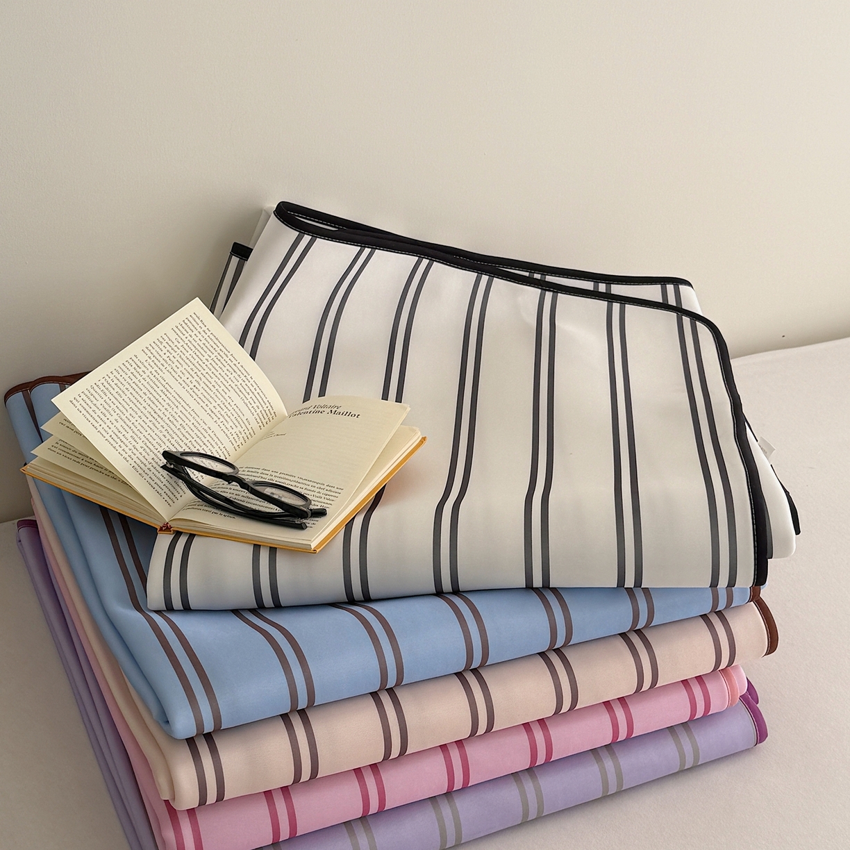 91家纺网 家纺一手货源 找家纺 （总）美乐迪家纺 2026春夏新款水光冰丝凉席席子-条纹系列