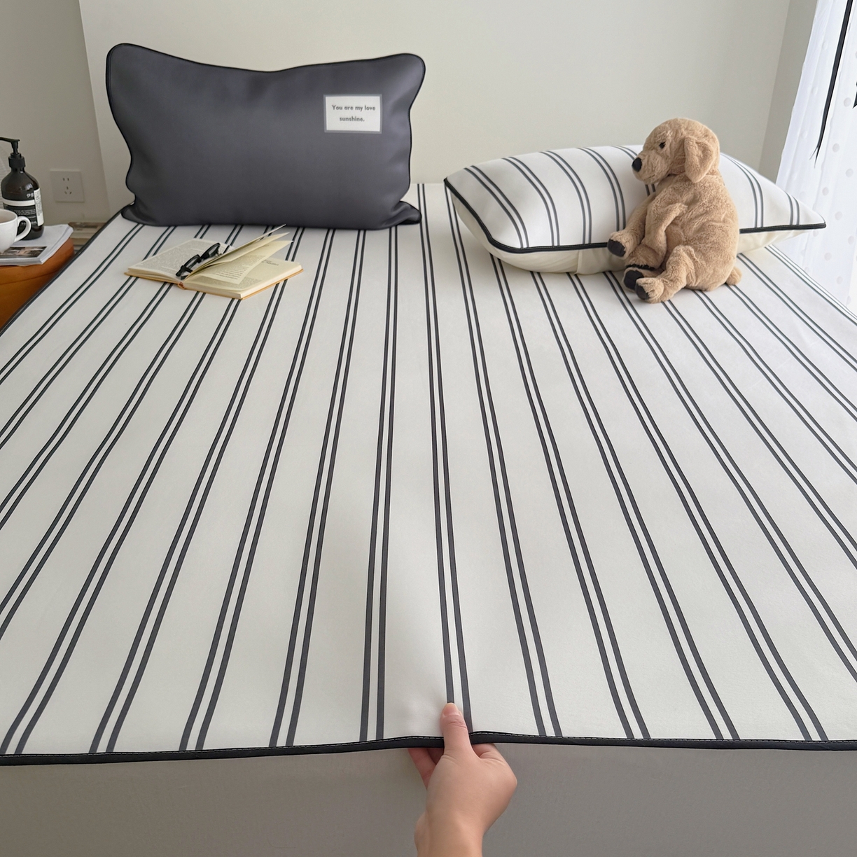 91家纺网 家纺一手货源 找家纺 （总）美乐迪家纺 2026春夏新款水光冰丝凉席席子-条纹系列