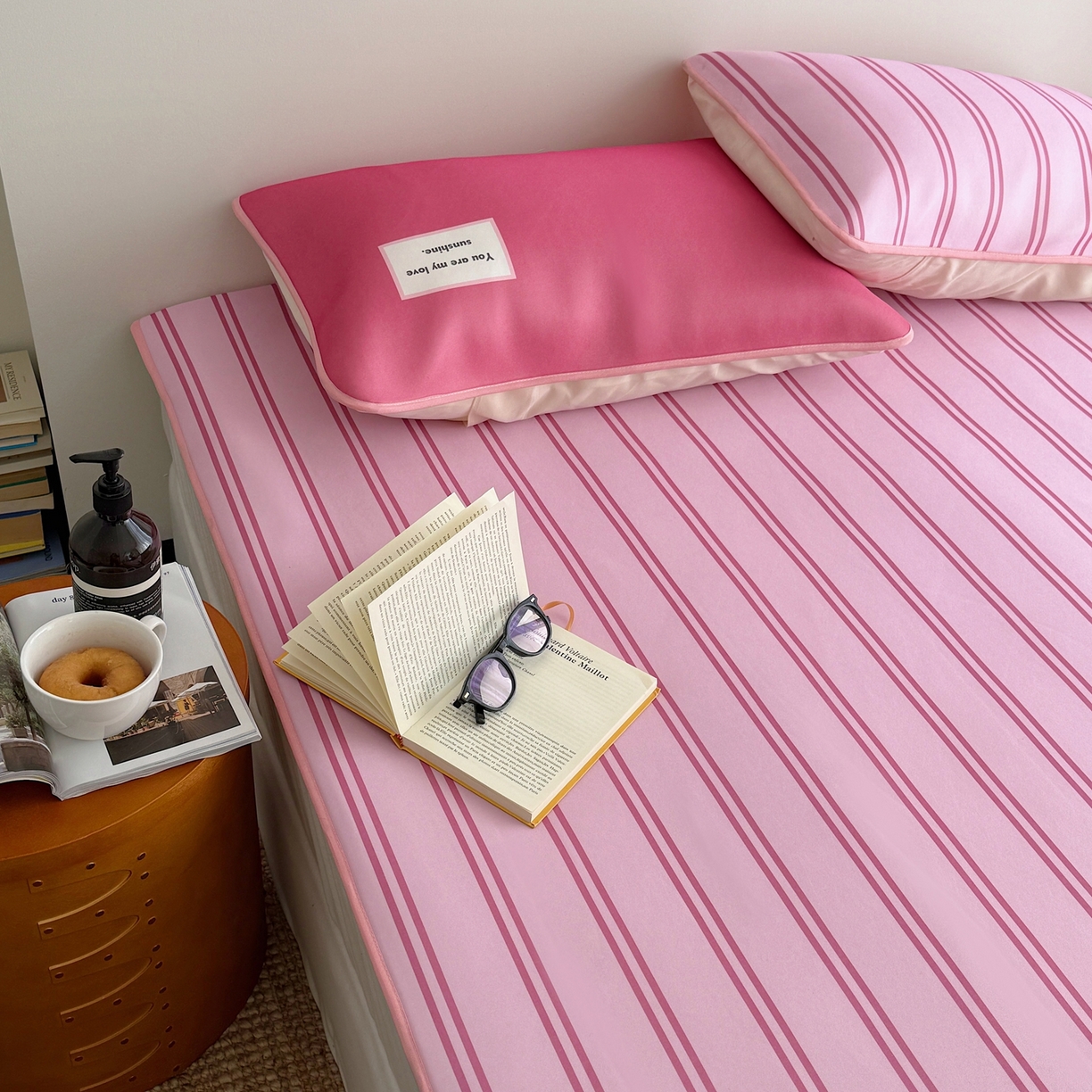 91家纺网 家纺一手货源 找家纺 美乐迪家纺 2026春夏新款水光冰丝凉席席子-条纹系列 玫粉条