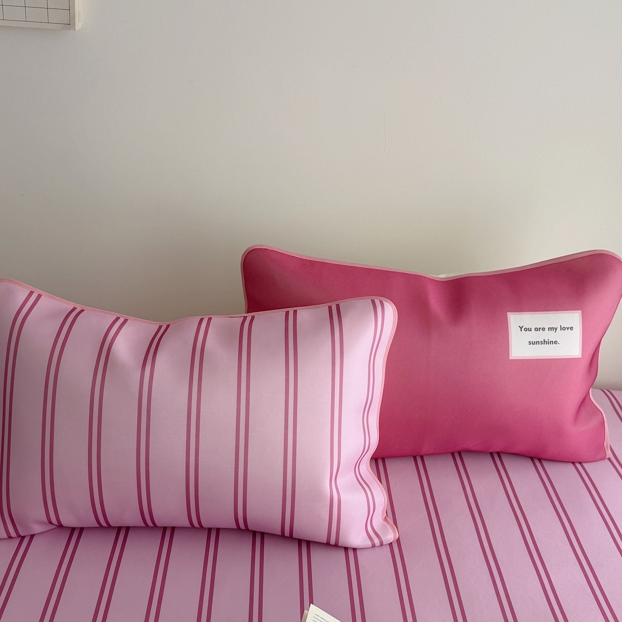 91家纺网 家纺一手货源 找家纺 美乐迪家纺 2026春夏新款水光冰丝凉席席子-条纹系列 玫粉条