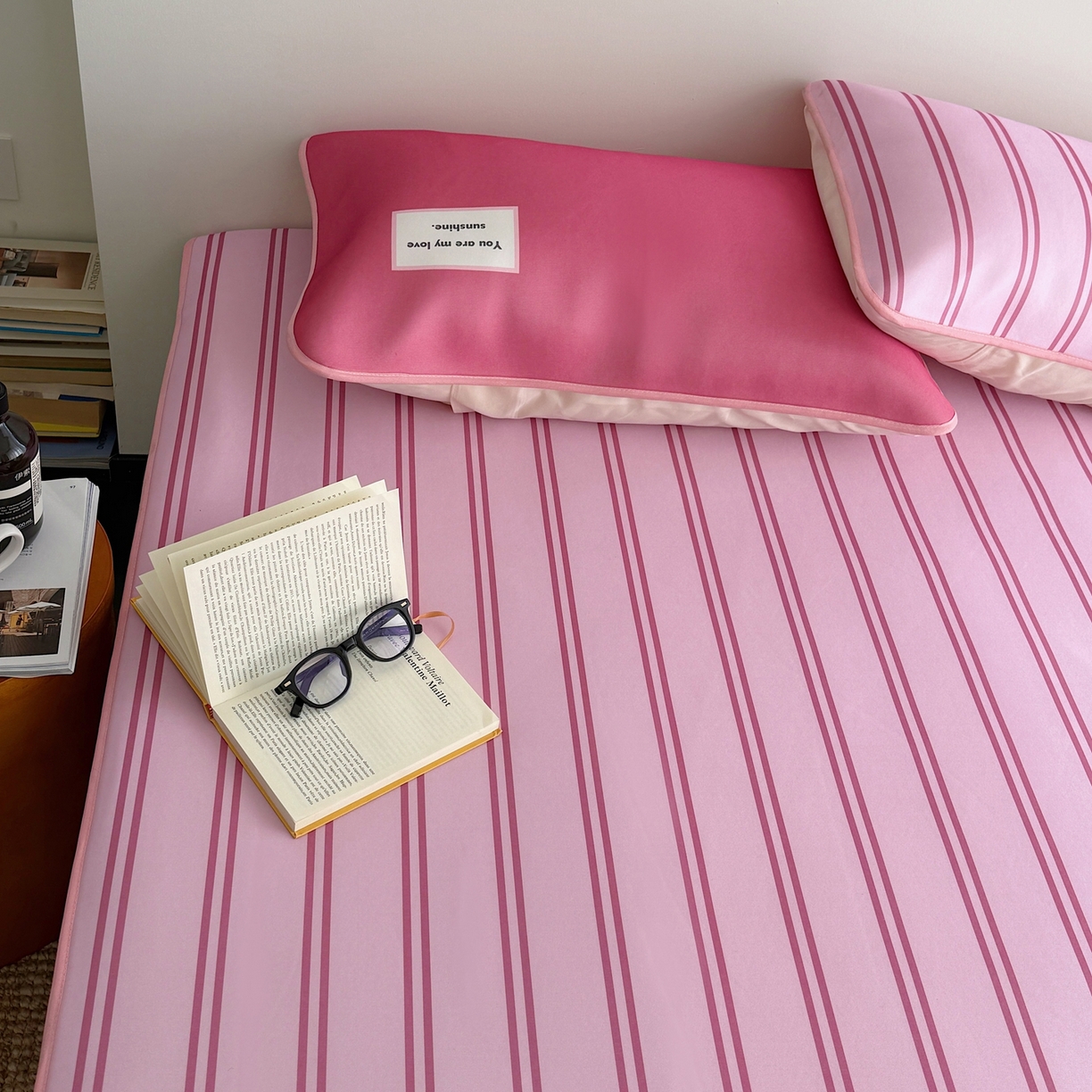 91家纺网 家纺一手货源 找家纺 美乐迪家纺 2026春夏新款水光冰丝凉席席子-条纹系列 玫粉条