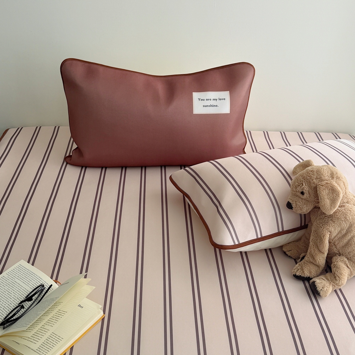 91家纺网 家纺一手货源 找家纺 美乐迪家纺 2026春夏新款水光冰丝凉席席子-条纹系列 奶茶咖