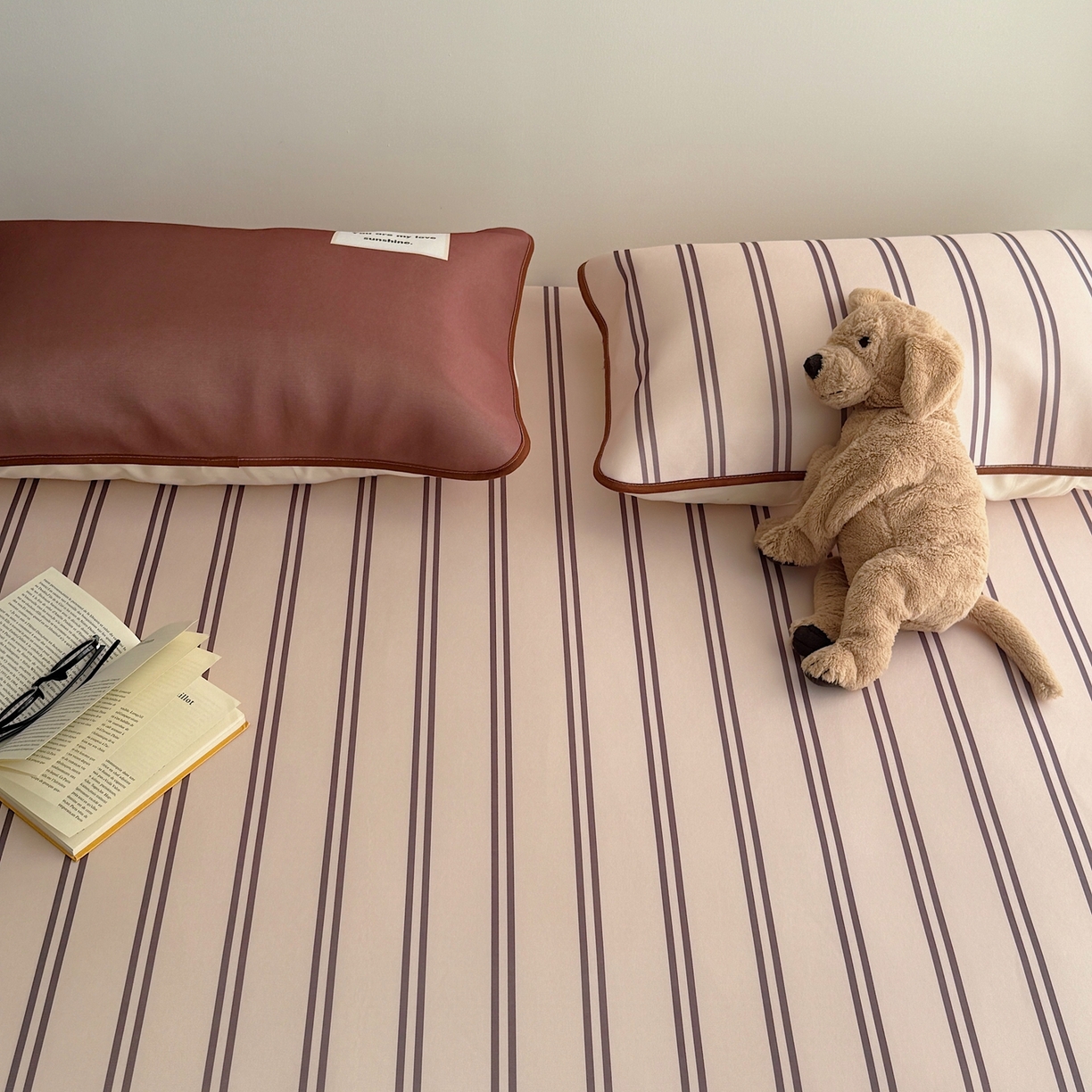 91家纺网 家纺一手货源 找家纺 美乐迪家纺 2026春夏新款水光冰丝凉席席子-条纹系列 奶茶咖