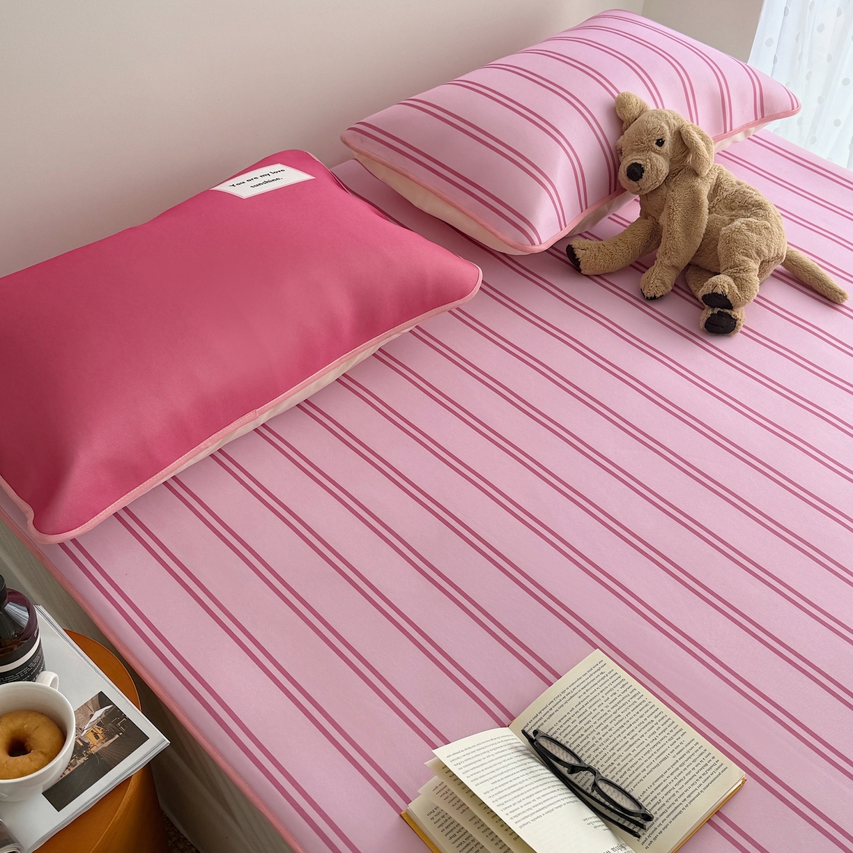 91家纺网 家纺一手货源 找家纺 美乐迪家纺 2026春夏新款水光冰丝凉席席子-条纹系列 玫粉条