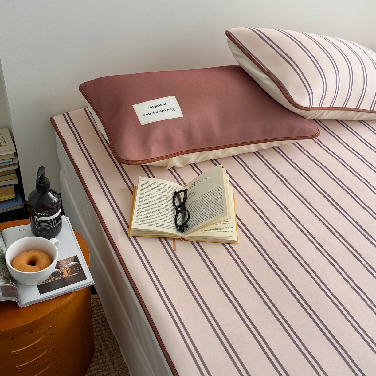 91家纺网 家纺一手货源 找家纺 美乐迪家纺 2026春夏新款水光冰丝凉席席子-条纹系列 奶茶咖