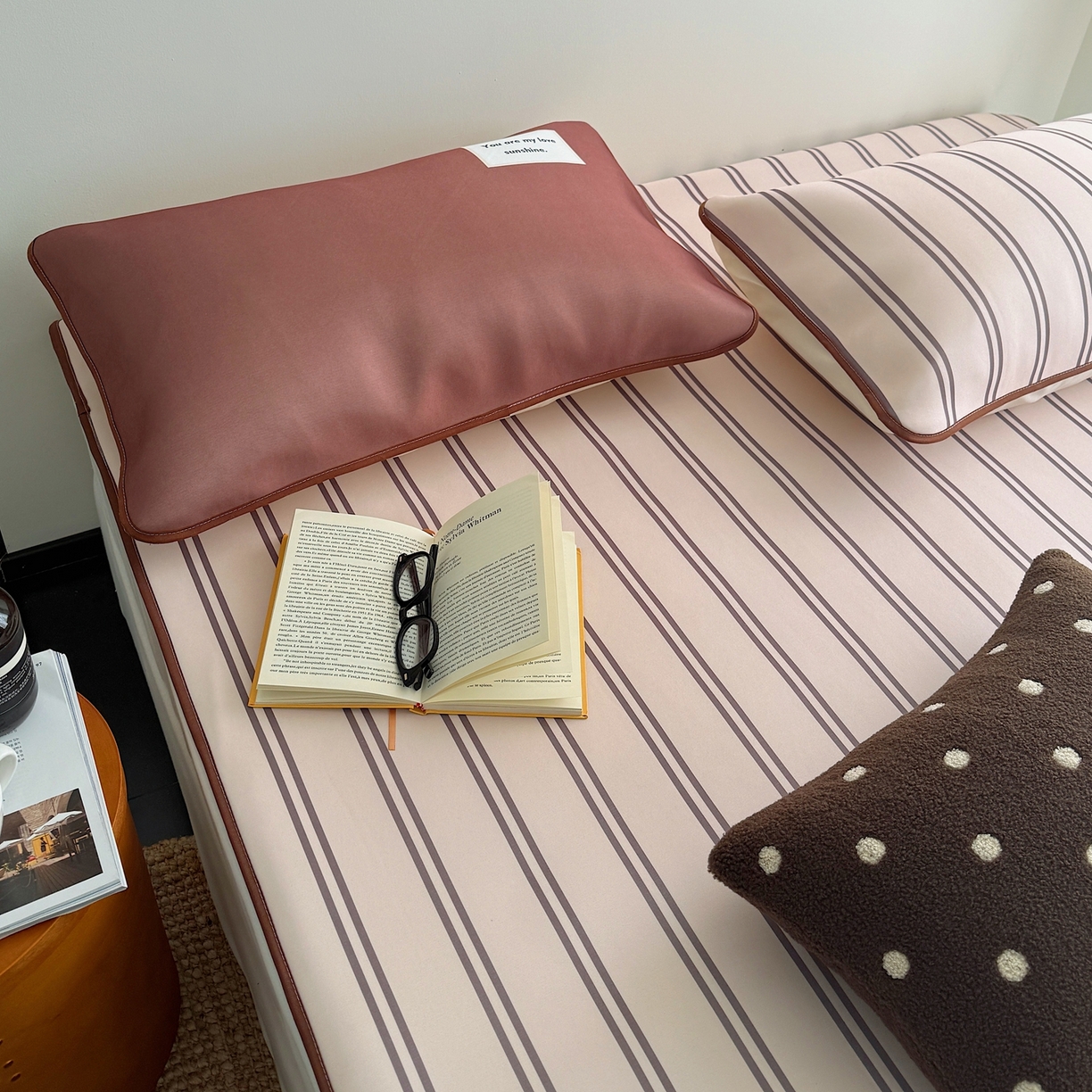 91家纺网 家纺一手货源 找家纺 美乐迪家纺 2026春夏新款水光冰丝凉席席子-条纹系列 奶茶咖