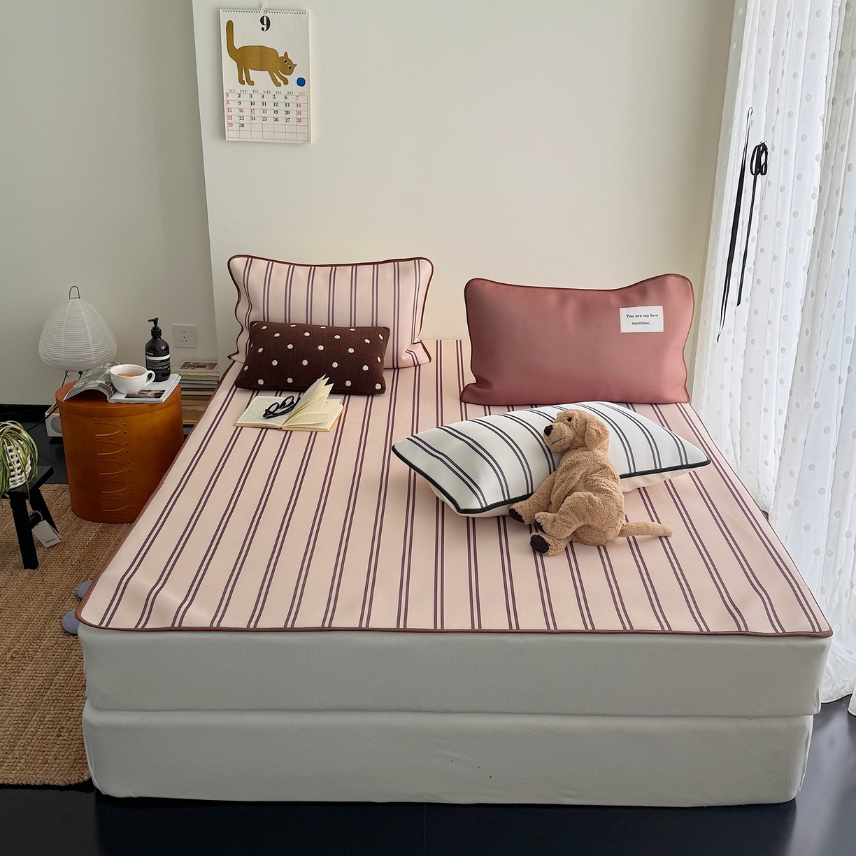 91家纺网 家纺一手货源 找家纺 美乐迪家纺 2026春夏新款水光冰丝凉席席子-条纹系列 奶茶咖