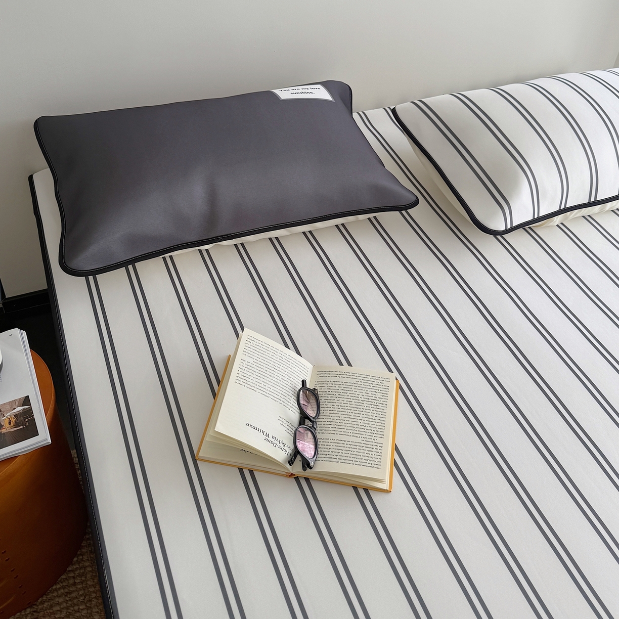 91家纺网 家纺一手货源 找家纺 美乐迪家纺 2026春夏新款水光冰丝凉席席子-条纹系列 黑白条