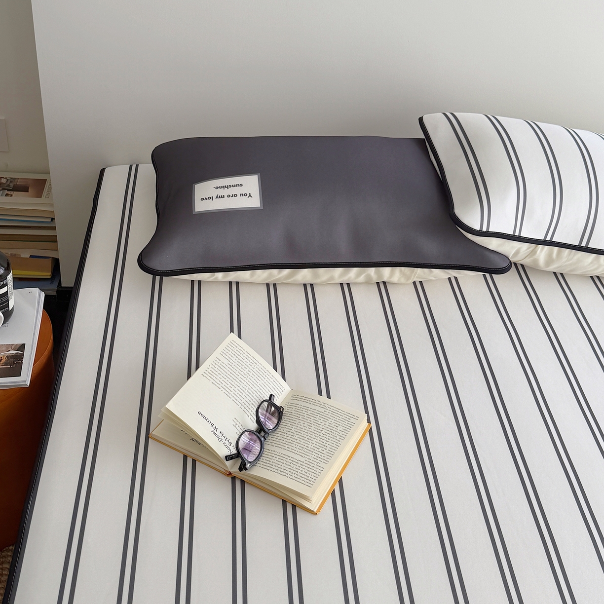 91家纺网 家纺一手货源 找家纺 美乐迪家纺 2026春夏新款水光冰丝凉席席子-条纹系列 黑白条