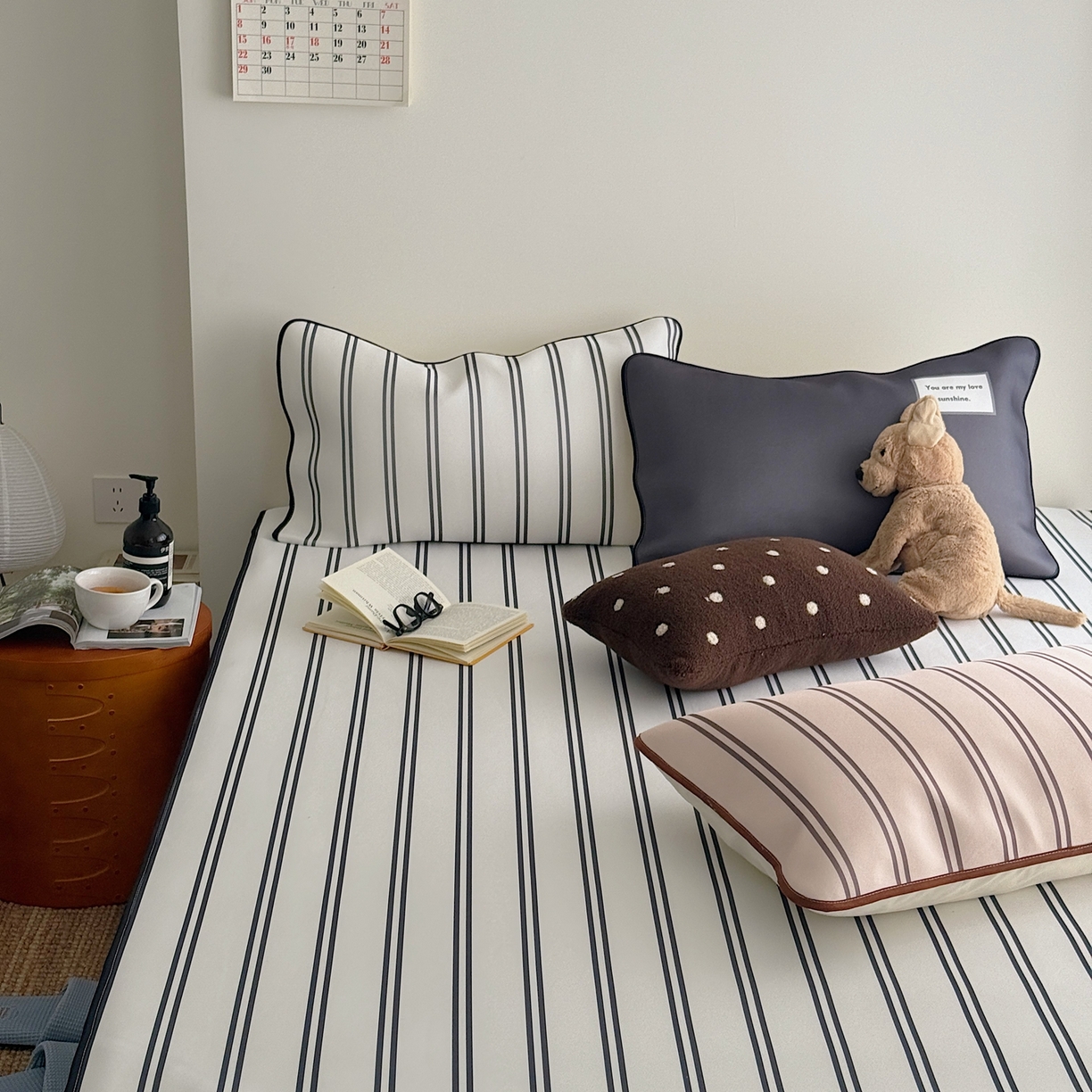 91家纺网 家纺一手货源 找家纺 美乐迪家纺 2026春夏新款水光冰丝凉席席子-条纹系列 黑白条