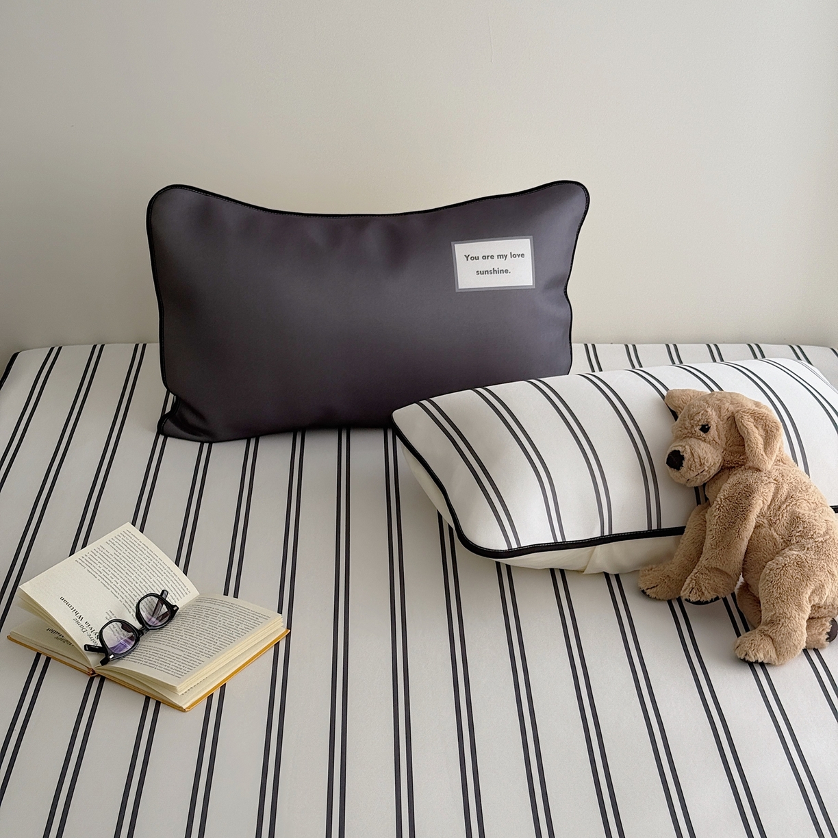 91家纺网 家纺一手货源 找家纺 美乐迪家纺 2026春夏新款水光冰丝凉席席子-条纹系列 黑白条