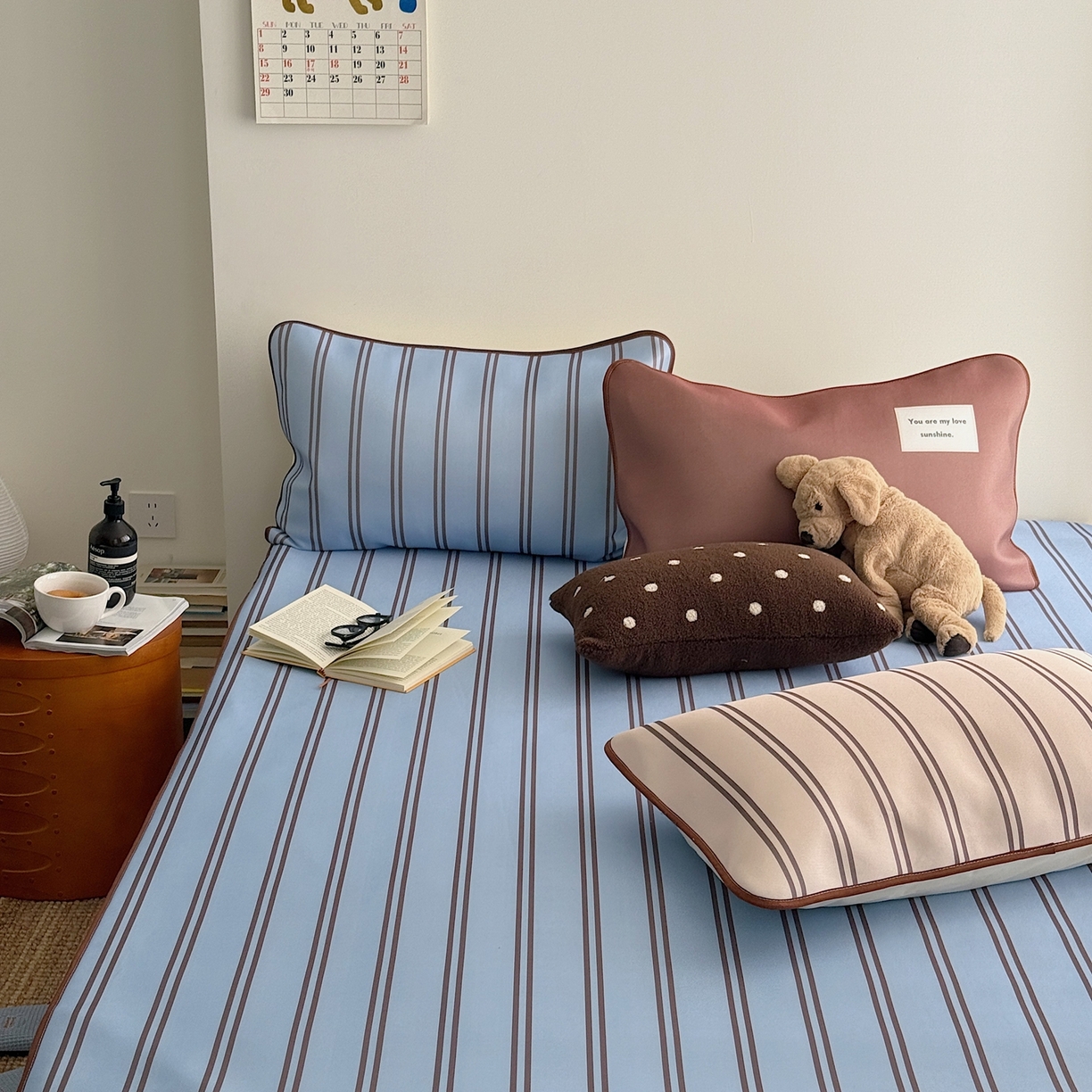 91家纺网 家纺一手货源 找家纺 美乐迪家纺 2026春夏新款水光冰丝凉席席子-条纹系列 蓝咖条