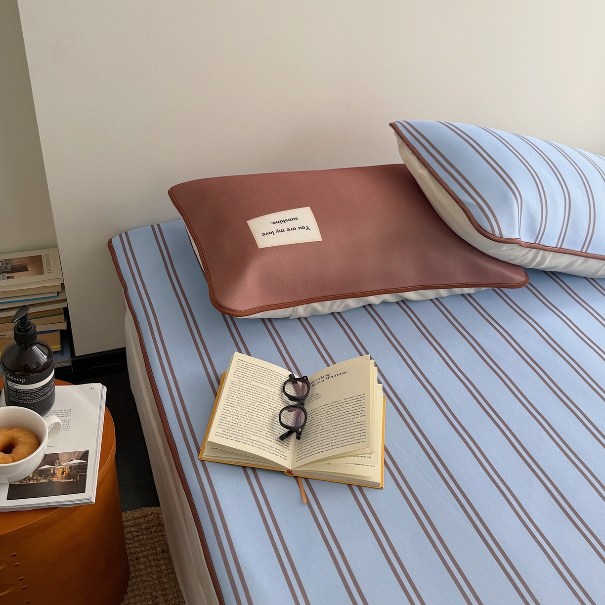 91家纺网 家纺一手货源 找家纺 美乐迪家纺 2026春夏新款水光冰丝凉席席子-条纹系列 蓝咖条