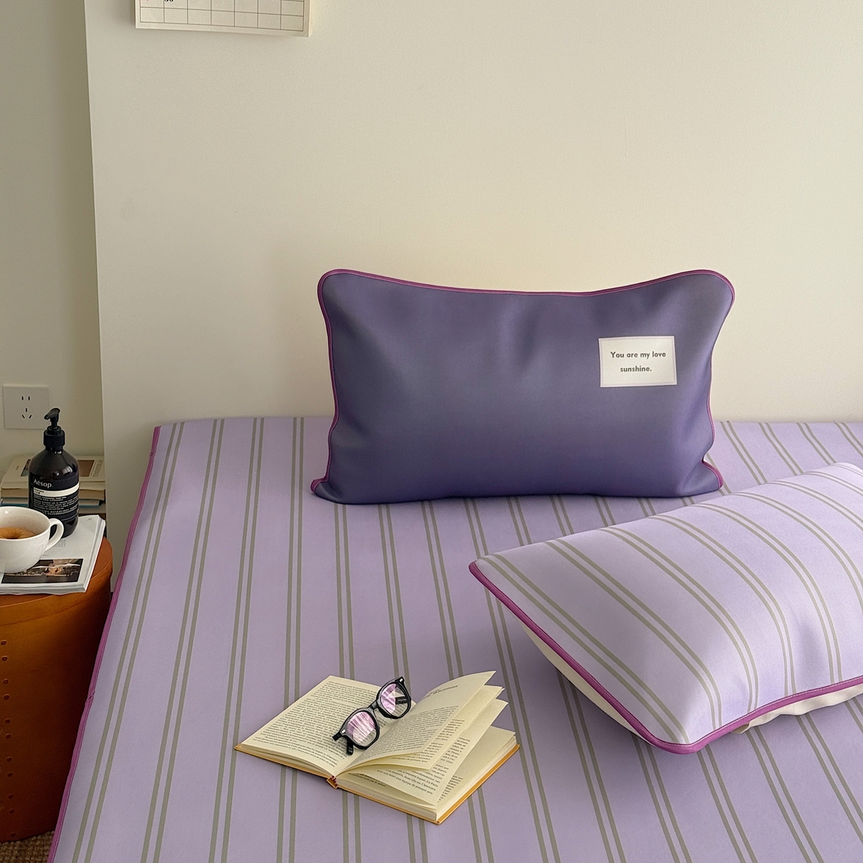 91家纺网 家纺一手货源 找家纺 美乐迪家纺 2026春夏新款水光冰丝凉席席子-条纹系列 葡萄紫