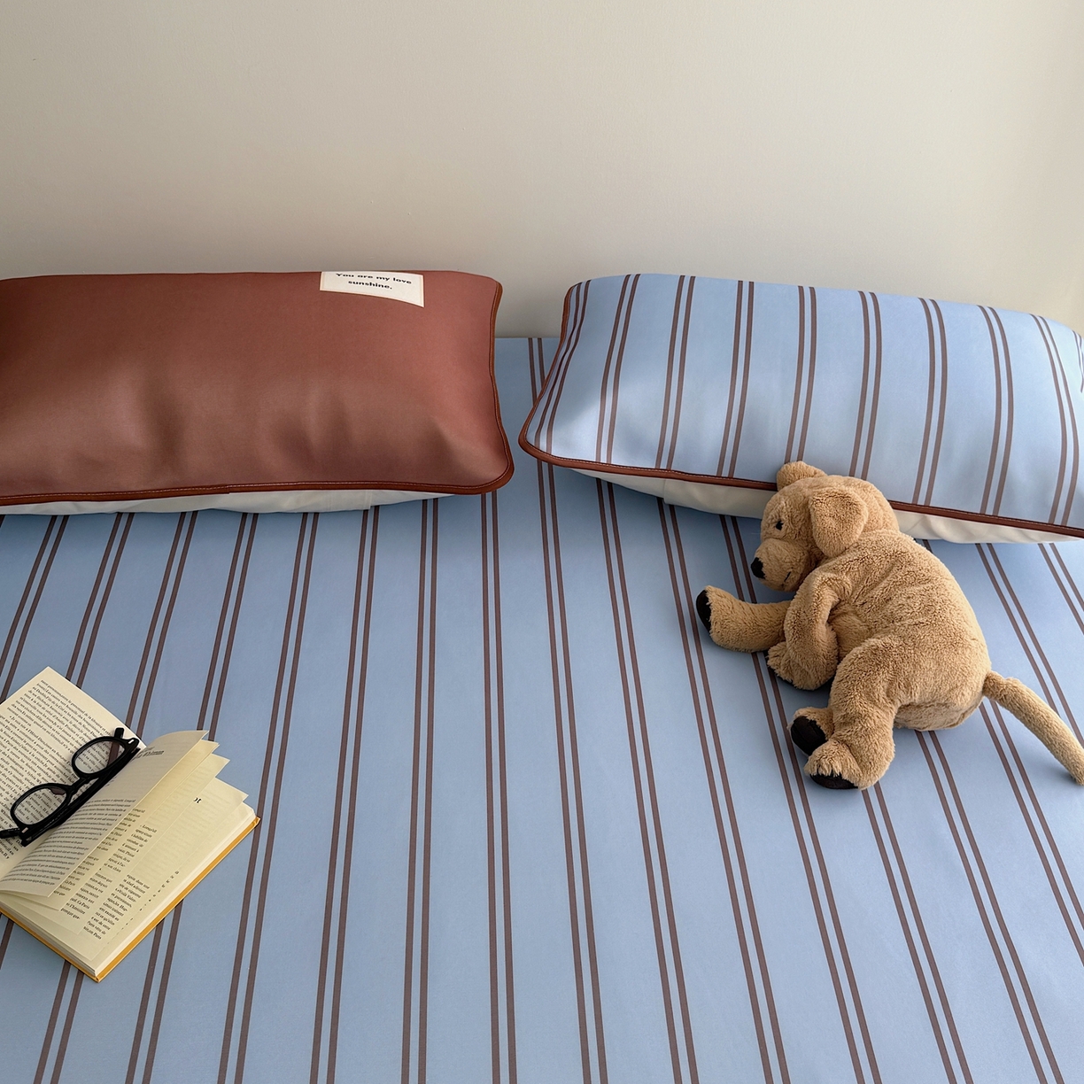 91家纺网 家纺一手货源 找家纺 美乐迪家纺 2026春夏新款水光冰丝凉席席子-条纹系列 蓝咖条