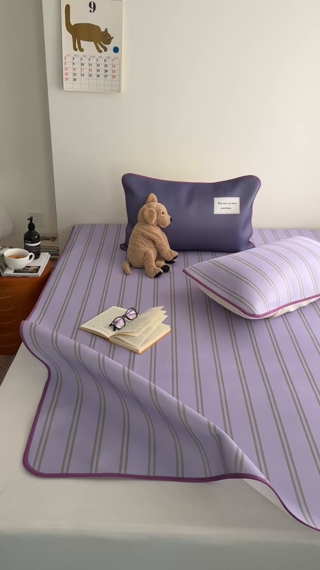 91家纺网 家纺一手货源 找家纺 美乐迪家纺 2026春夏新款水光冰丝凉席席子-条纹系列 葡萄紫