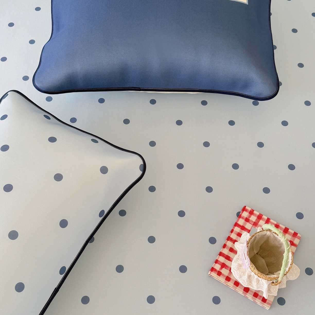 91家纺网 家纺一手货源 找家纺 美乐迪家纺 2026春夏新款水光冰丝凉席席子-波点系列 波点蓝