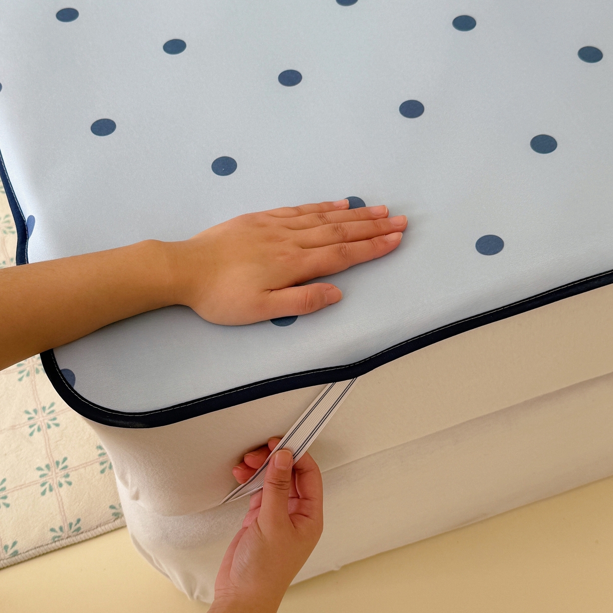 91家纺网 家纺一手货源 找家纺 美乐迪家纺 2026春夏新款水光冰丝凉席席子-波点系列 波点蓝