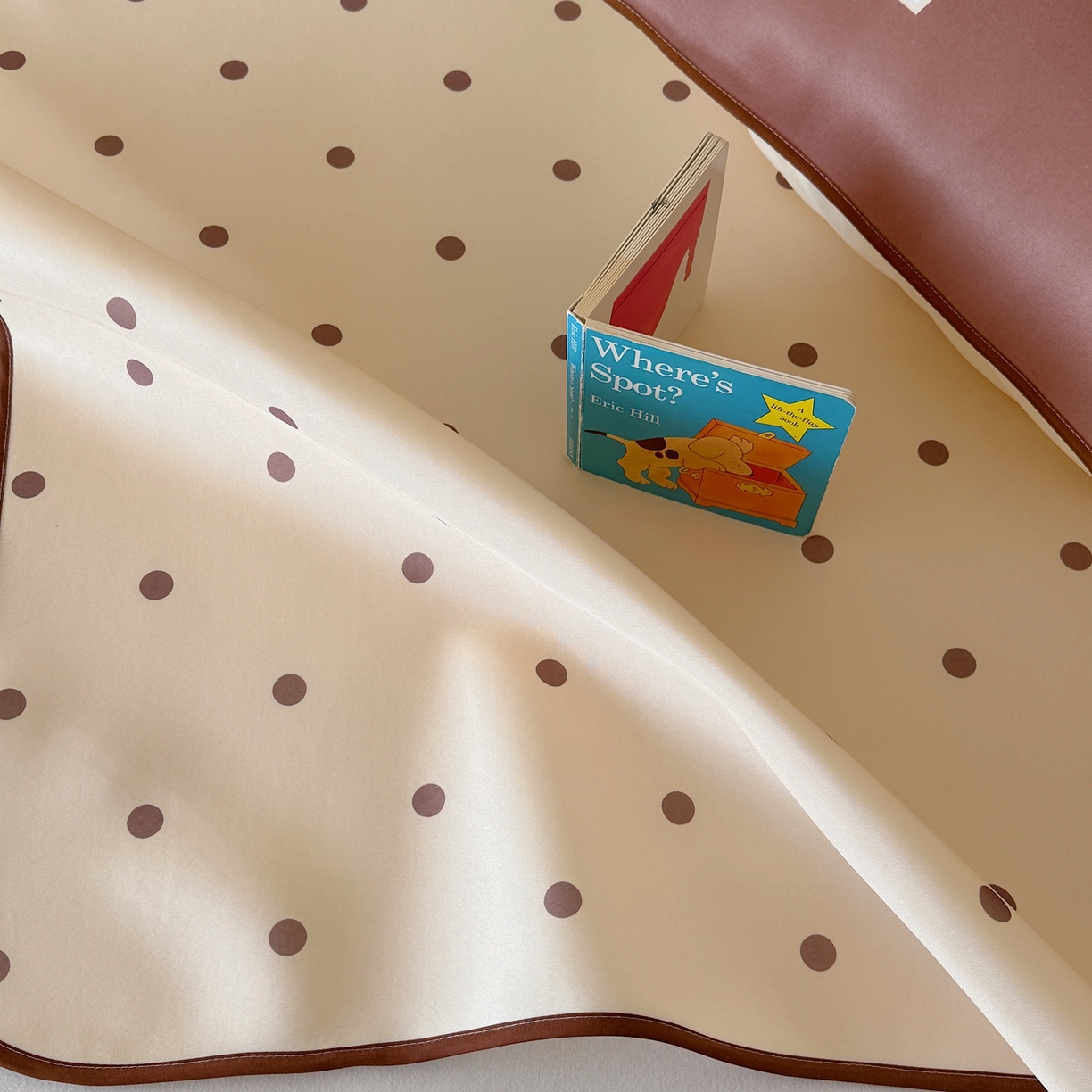 91家纺网 家纺一手货源 找家纺 美乐迪家纺 2026春夏新款水光冰丝凉席席子-波点系列 波点咖