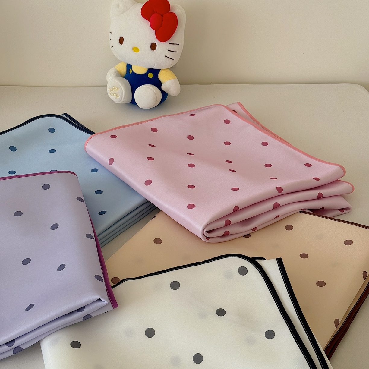 91家纺网 家纺一手货源 找家纺 美乐迪家纺 2026春夏新款水光冰丝凉席席子-波点系列 组合图仅供展示不可下单