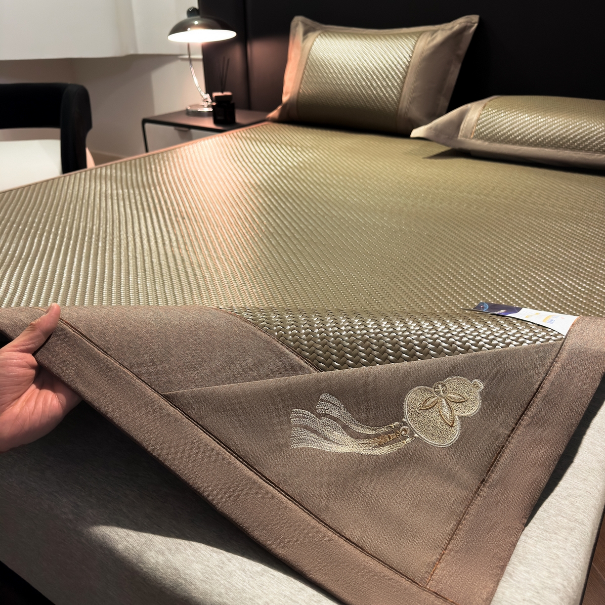 91家纺网 家纺一手货源 找家纺 （总）欧邦 2026新款三层复合刺绣超冷感PE软席雪藤席子-福禄