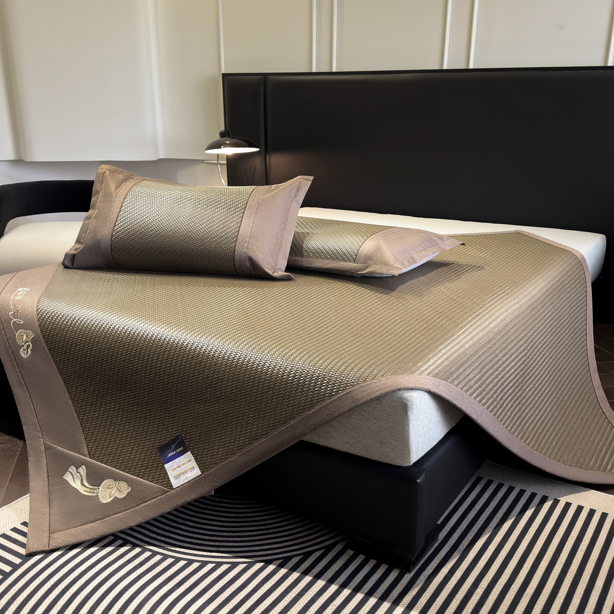 91家纺网 家纺一手货源 找家纺 （总）欧邦 2026新款三层复合刺绣超冷感PE软席雪藤席子-福禄