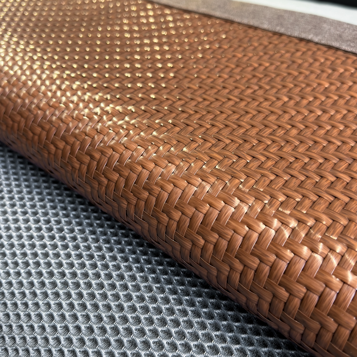 91家纺网 家纺一手货源 找家纺 欧邦 2026新款三层复合刺绣超冷感PE软席雪藤席子-福禄 福禄-深棕