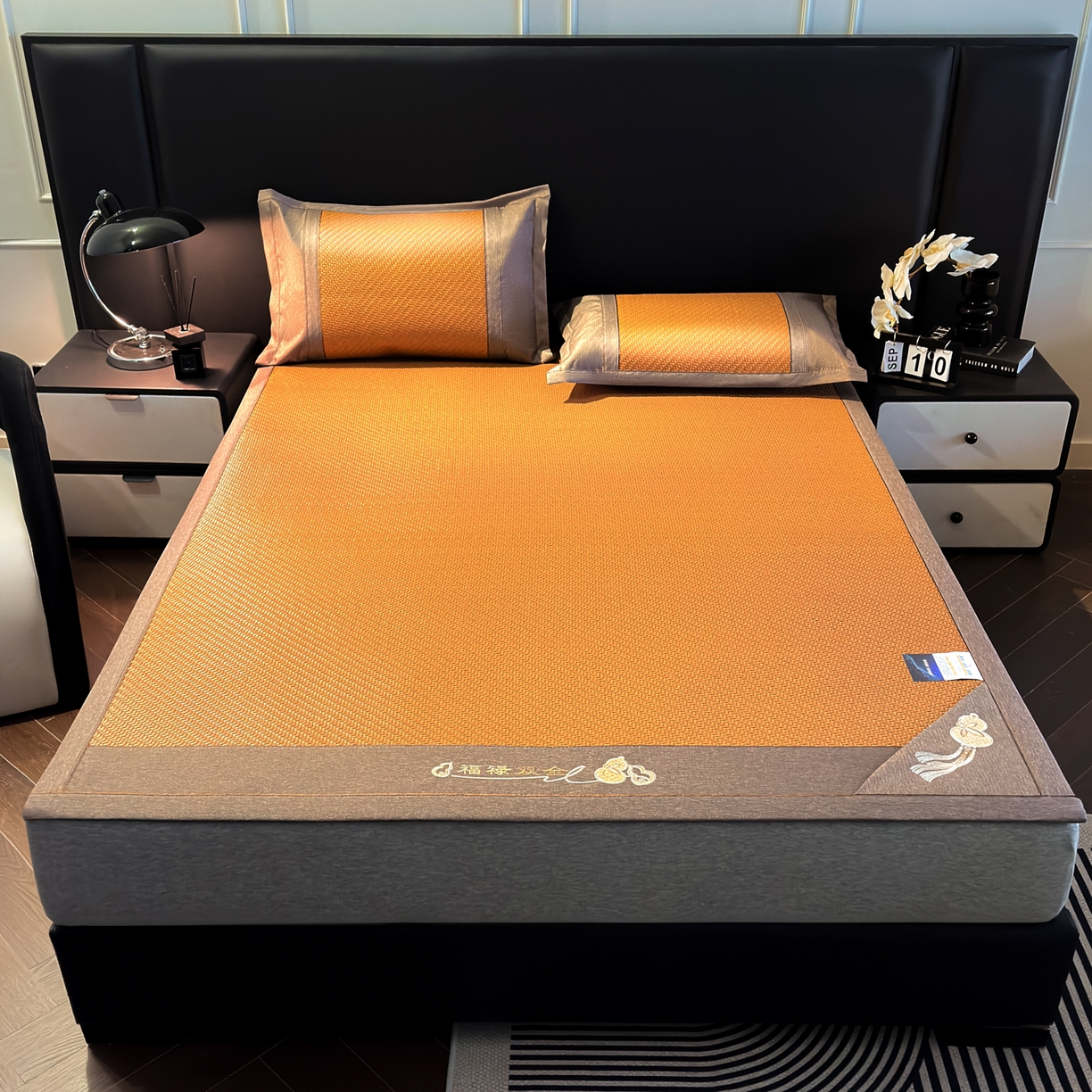 91家纺网 家纺一手货源 找家纺 欧邦 2026新款三层复合刺绣超冷感PE软席雪藤席子-福禄 福禄-浅咖