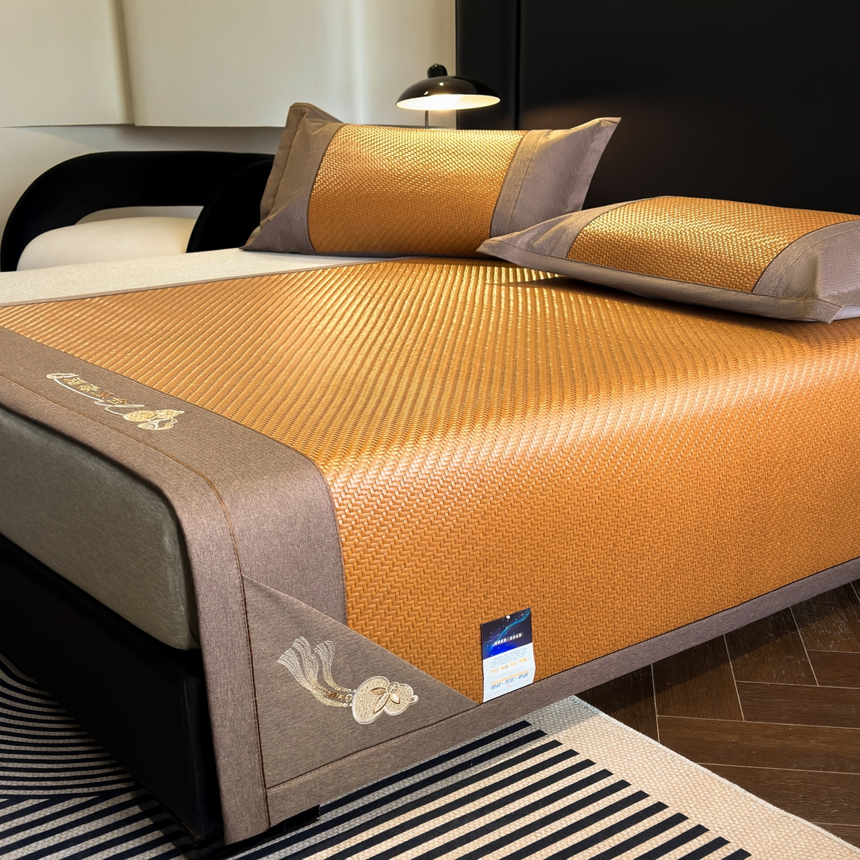 91家纺网 家纺一手货源 找家纺 欧邦 2026新款三层复合刺绣超冷感PE软席雪藤席子-福禄 福禄-浅咖