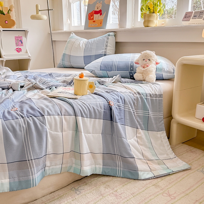 91家纺网 家纺一手货源 找家纺 天瑜家纺 2026新款棉绸夏被苏香绸舒香绸夏凉被人造棉空调被 时尚条格  蓝