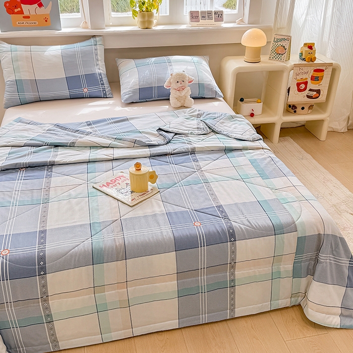 91家纺网 家纺一手货源 找家纺 天瑜家纺 2026新款棉绸夏被苏香绸舒香绸夏凉被人造棉空调被 时尚条格  蓝