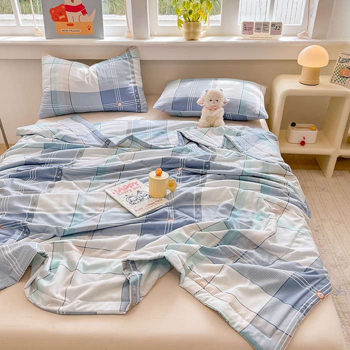 91家纺网 家纺一手货源 找家纺 天瑜家纺 2026新款棉绸夏被苏香绸舒香绸夏凉被人造棉空调被 时尚条格  蓝