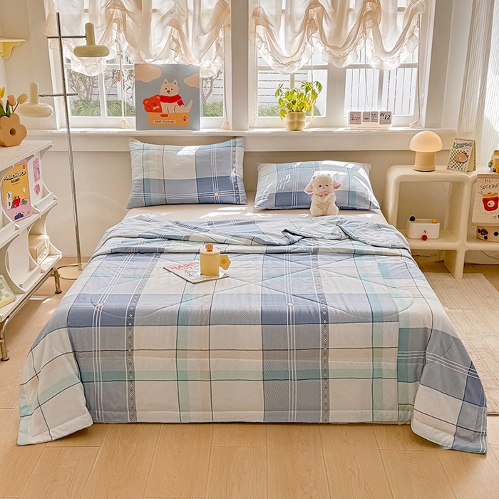 91家纺网 家纺一手货源 找家纺 天瑜家纺 2026新款棉绸夏被苏香绸舒香绸夏凉被人造棉空调被 时尚条格  蓝