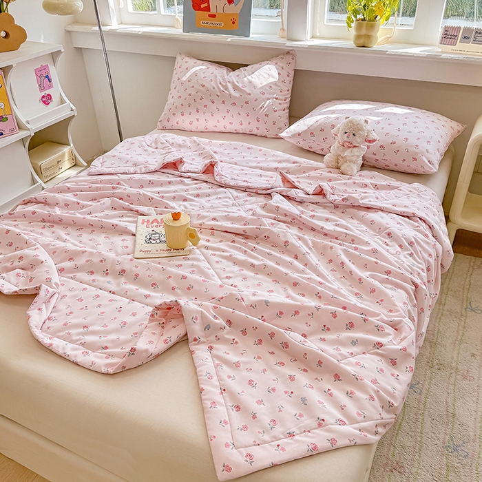 91家纺网 家纺一手货源 找家纺 天瑜家纺 2026新款棉绸夏被苏香绸舒香绸夏凉被人造棉空调被 小花 粉