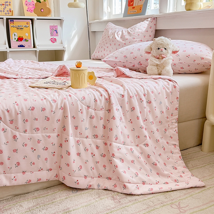 91家纺网 家纺一手货源 找家纺 天瑜家纺 2026新款棉绸夏被苏香绸舒香绸夏凉被人造棉空调被 小花 粉