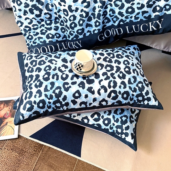 91家纺网 家纺一手货源 找家纺 色鬼布艺高端家居主号 2026新款豹纹水洗真丝款四件套 豹纹-蓝