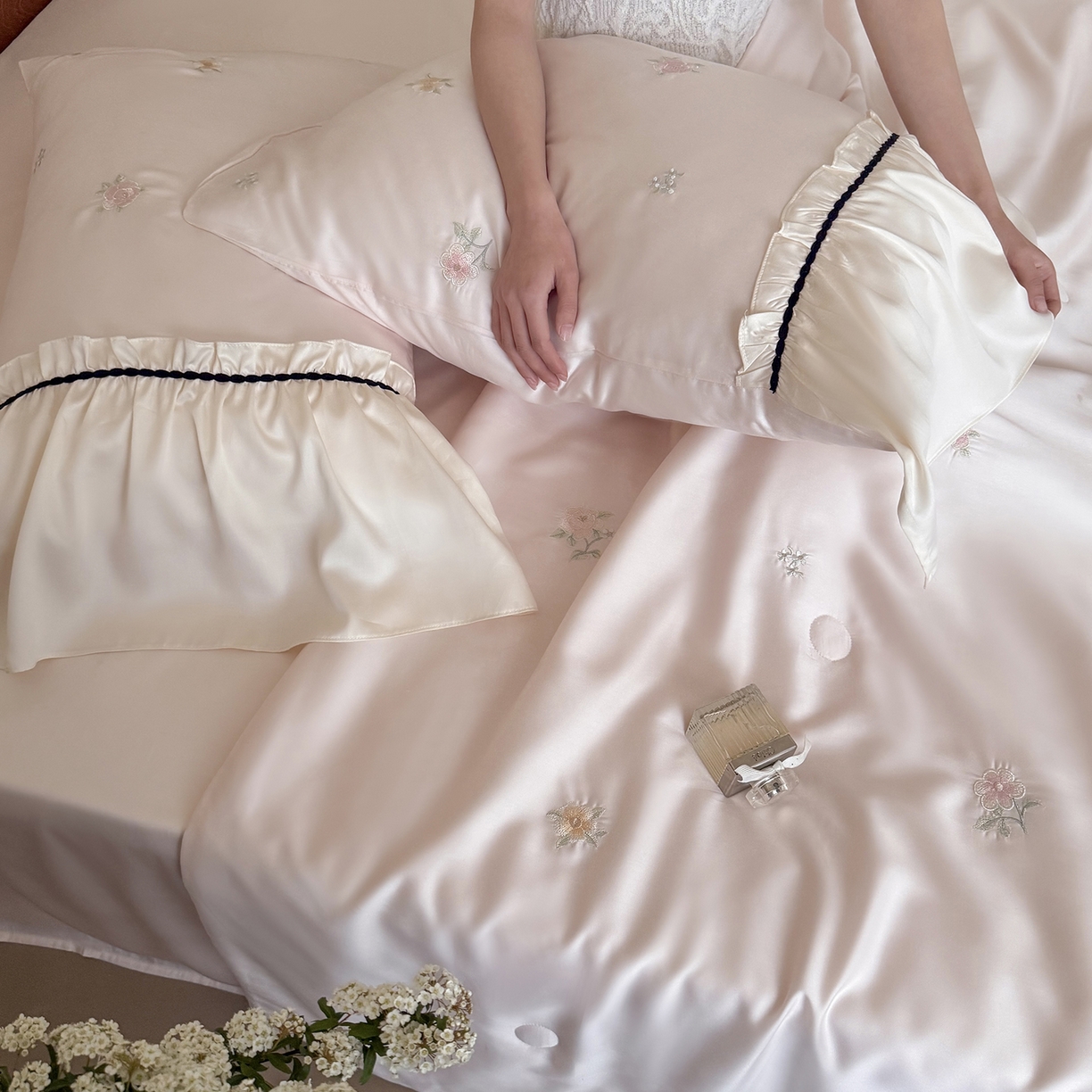 91家纺网 家纺一手货源 找家纺 鹿班家居 2026新款60S兰精天丝刺绣夏被系列-玖野集（标准会员-20元) 粉色