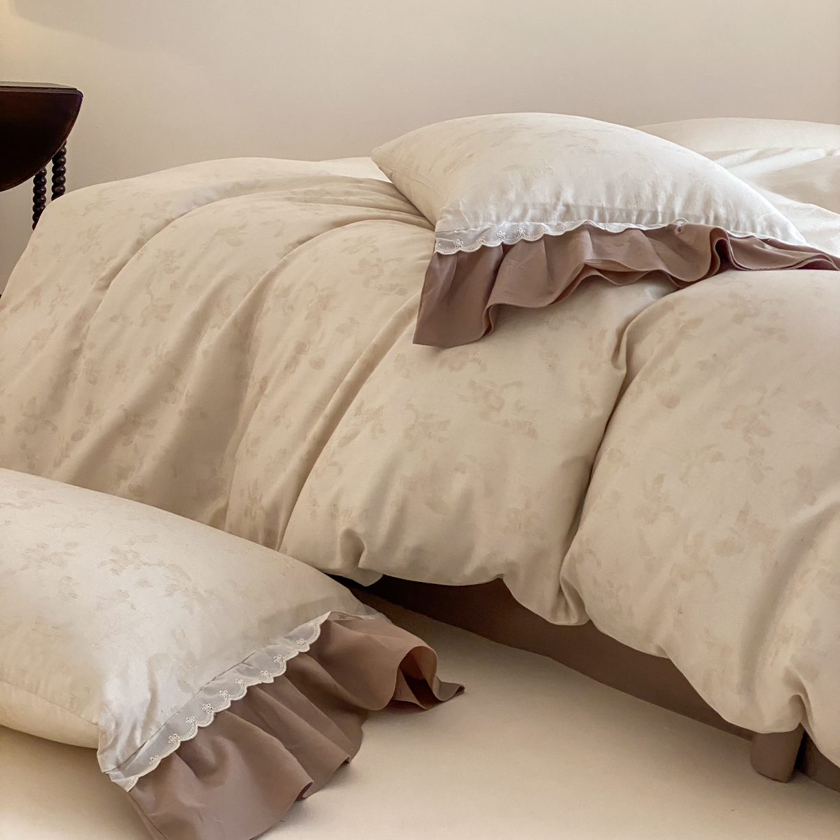 91家纺网 家纺一手货源 找家纺 玉宇阁家居 2026新款色织棉麻大提花四件套-花边款 花边款-鸢梦